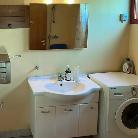 3 Bedroom Gorgeous In Σπίτι διακοπών *